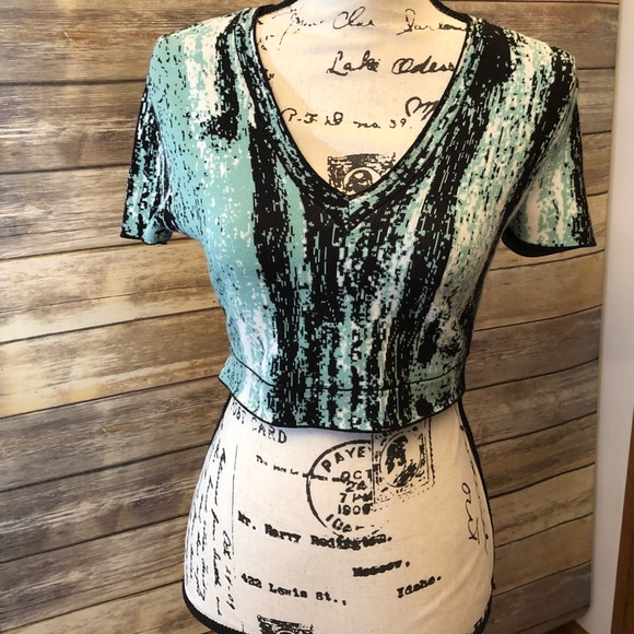 Cropped Sweater Size Small S  Abia Jacquard Top by BCBGMAXAZRIA Rounded V-Neck - Picture 2 of 11